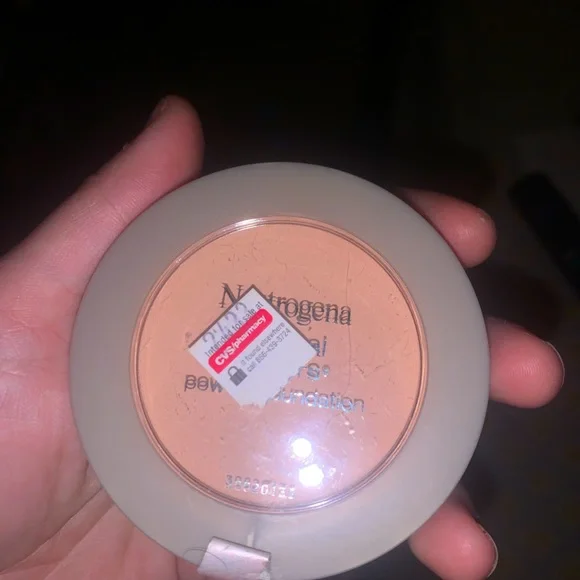 NEVER WORN MAKE-UP ESSENTIALS: - Picture 3 of 11